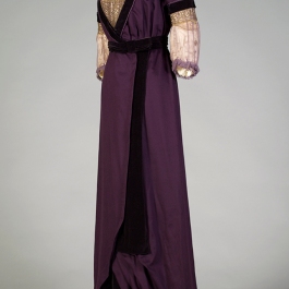 The 1912 purple wool and velvet dress on the custom mannequin.
