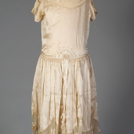 Robe de style wedding dress, KSUM 1983.1.309.